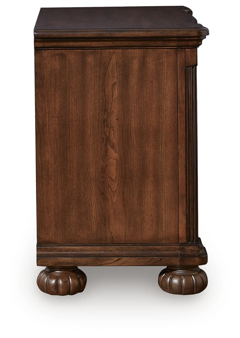 Lavinton Bedroom Set